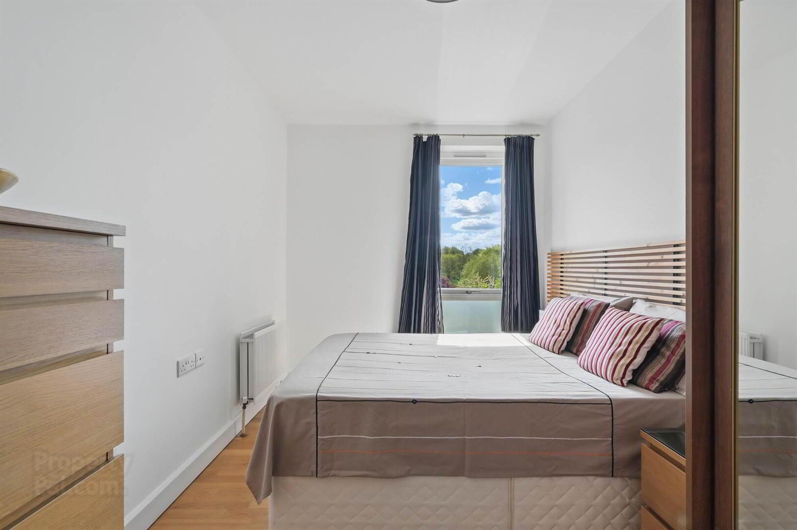 Apt 24 The Stern Building, 37 Annadale Embankment 18 of 22