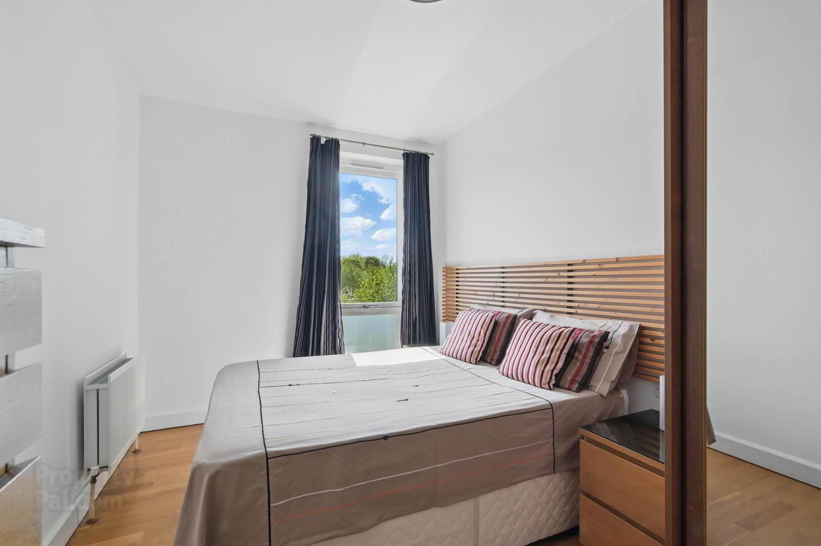 Apt 24 The Stern Building, 37 Annadale Embankment 19 of 22