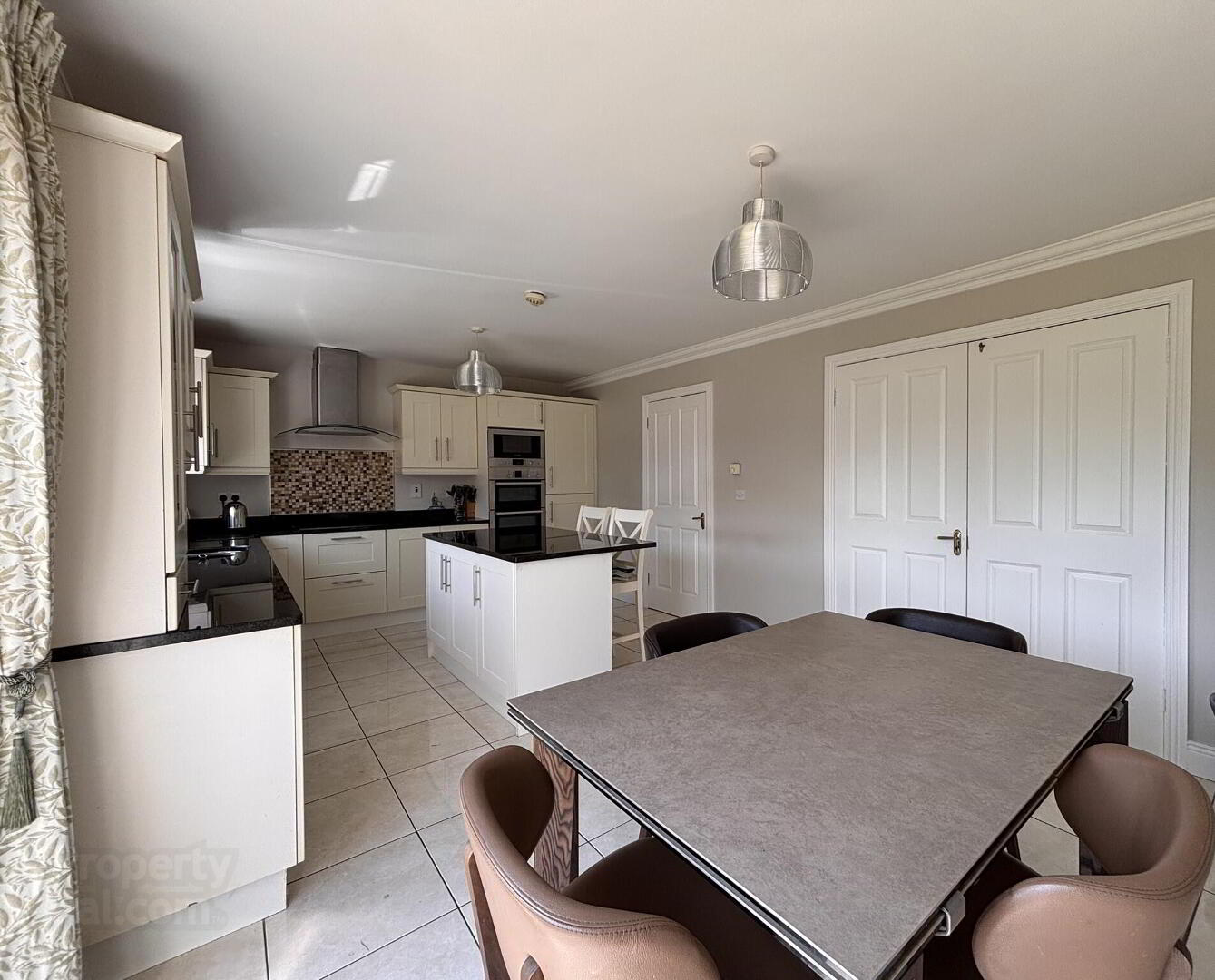 24 Ashfield Manor 7 of 21