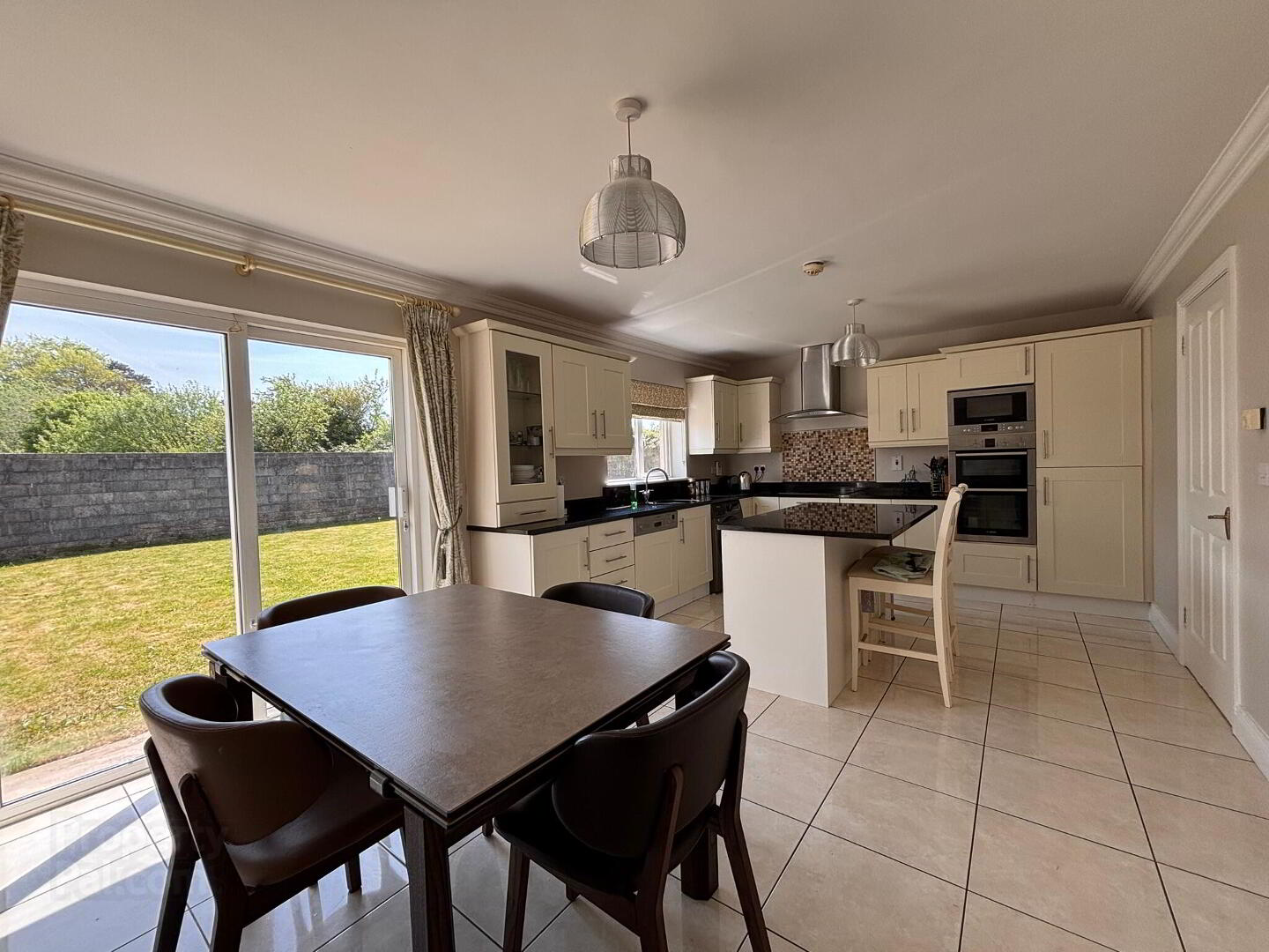 24 Ashfield Manor 8 of 21