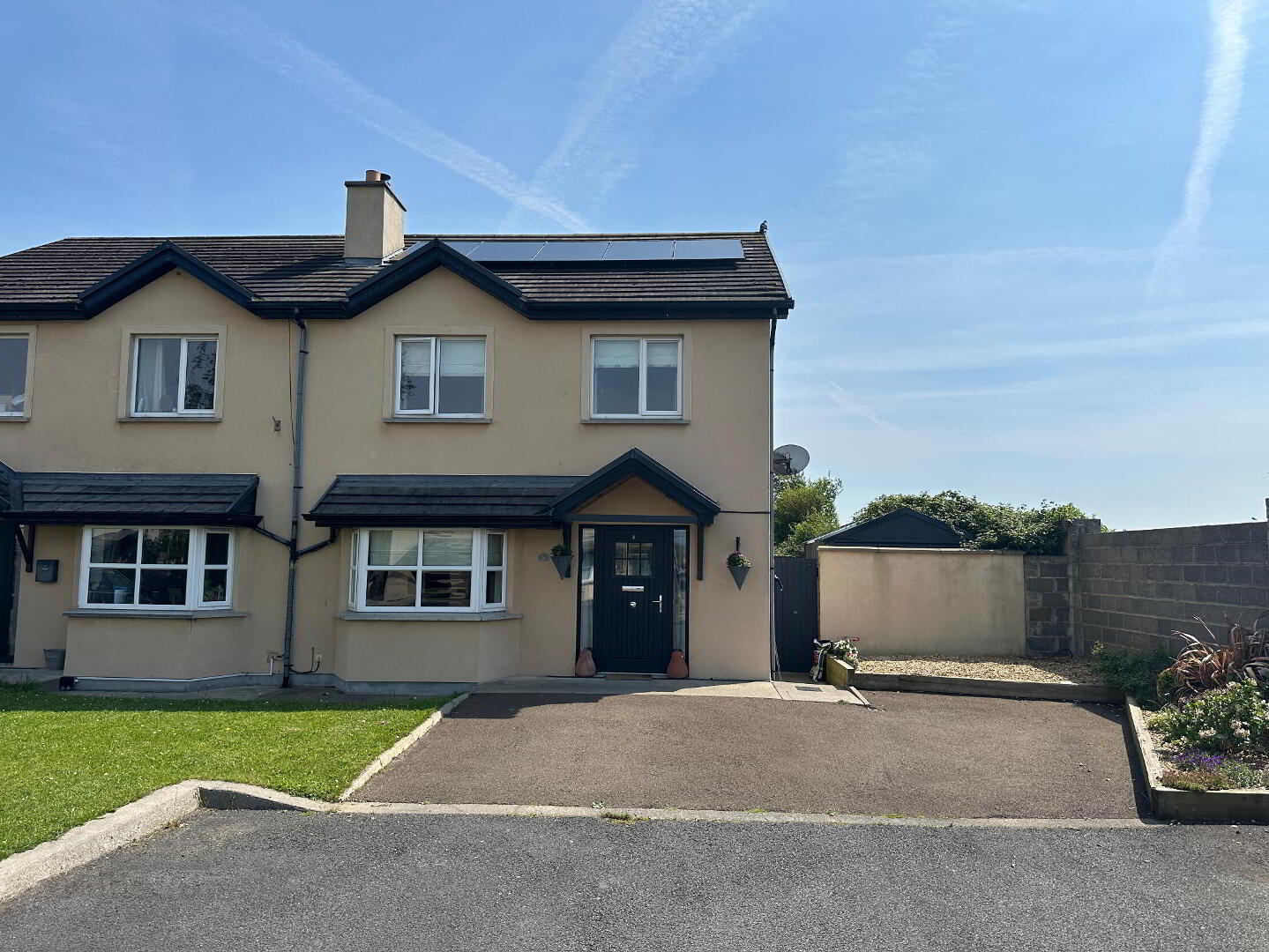 24 Ashfield Manor 1 of 21