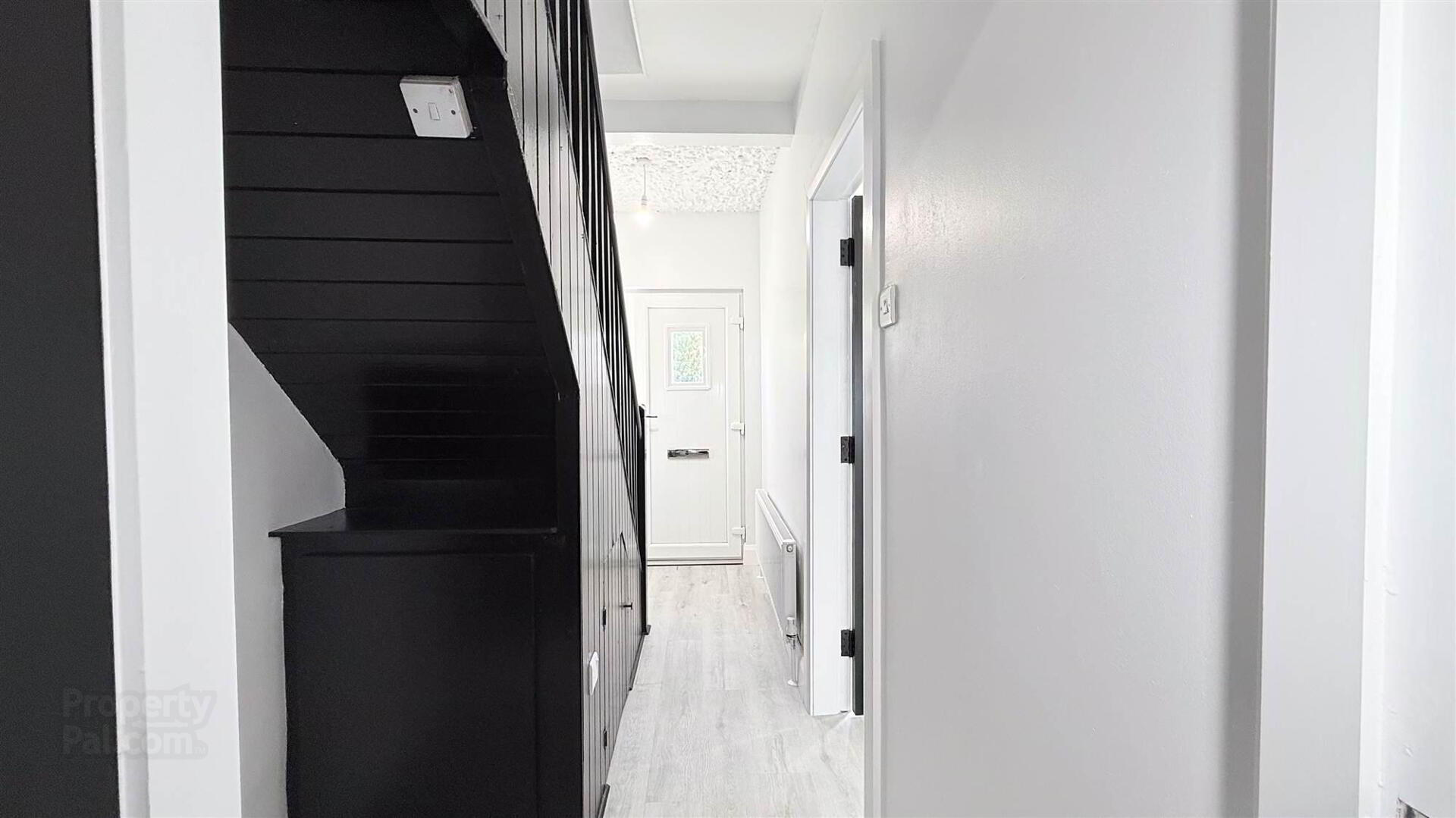 44 Strandburn Street 2 of 22