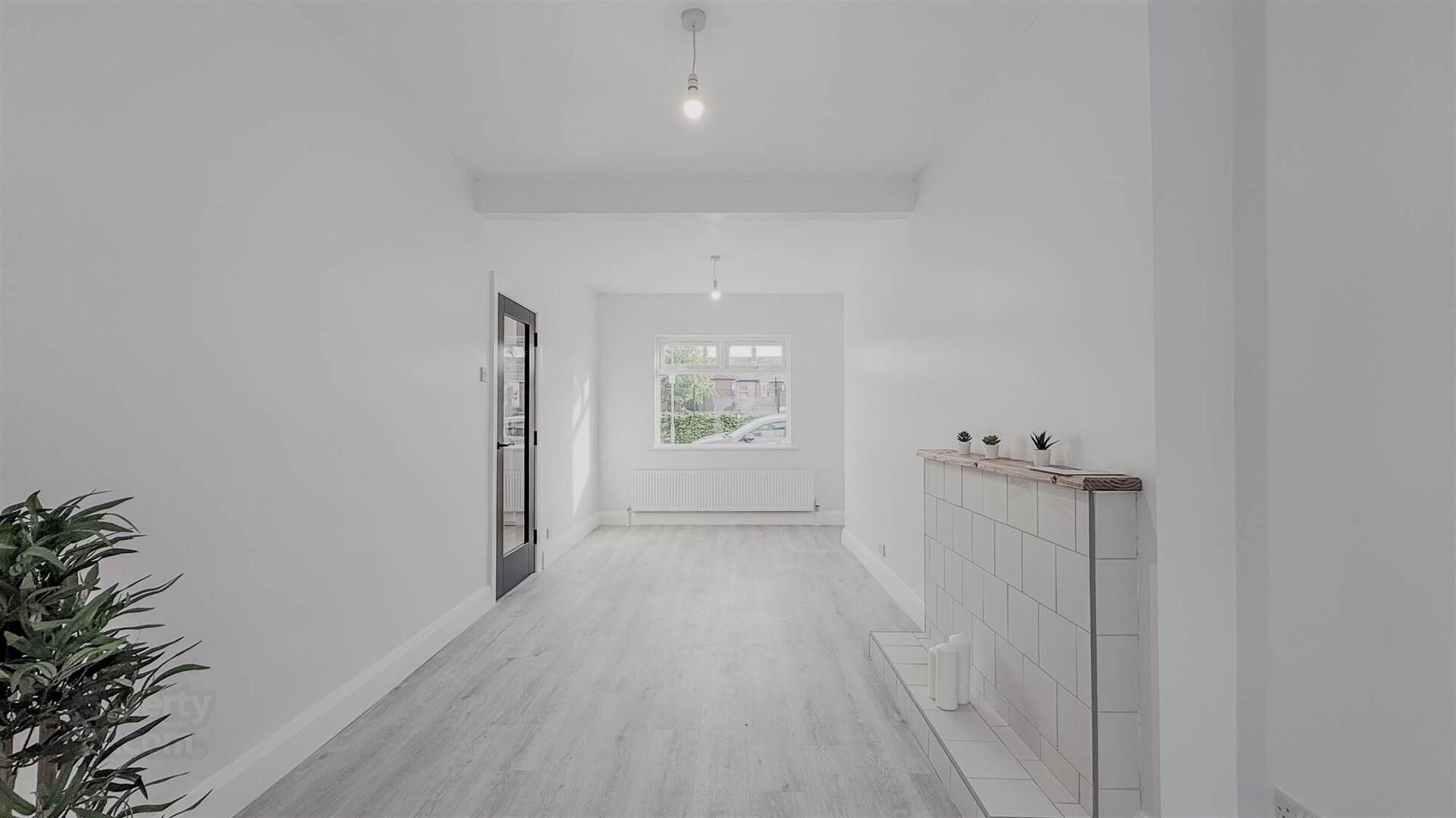 44 Strandburn Street 6 of 22