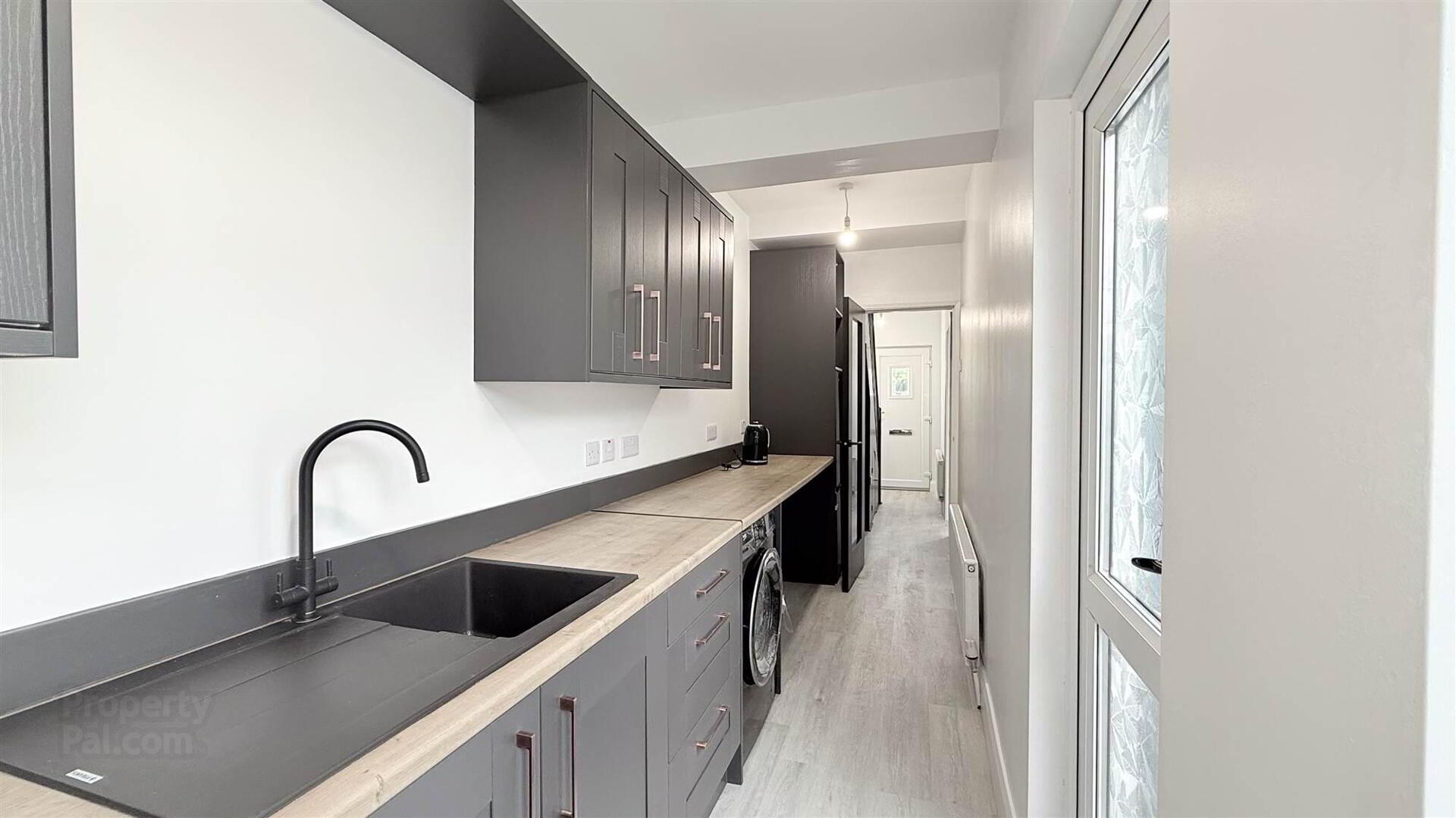 44 Strandburn Street 9 of 22