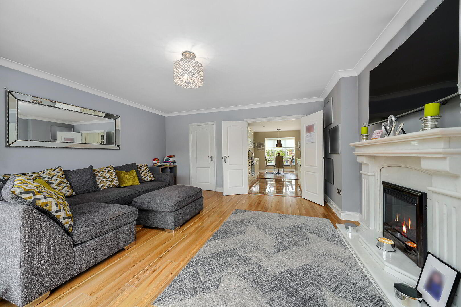 70 Lanesborough Square 11 of 27