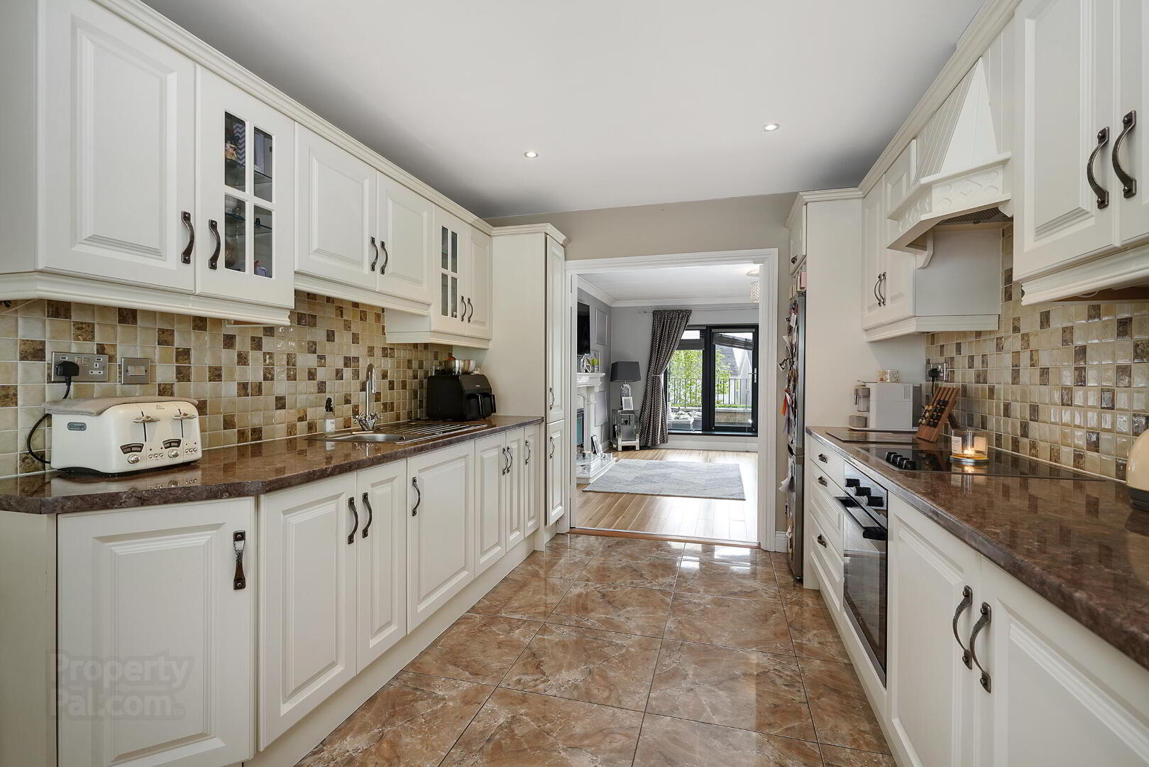 70 Lanesborough Square 16 of 27