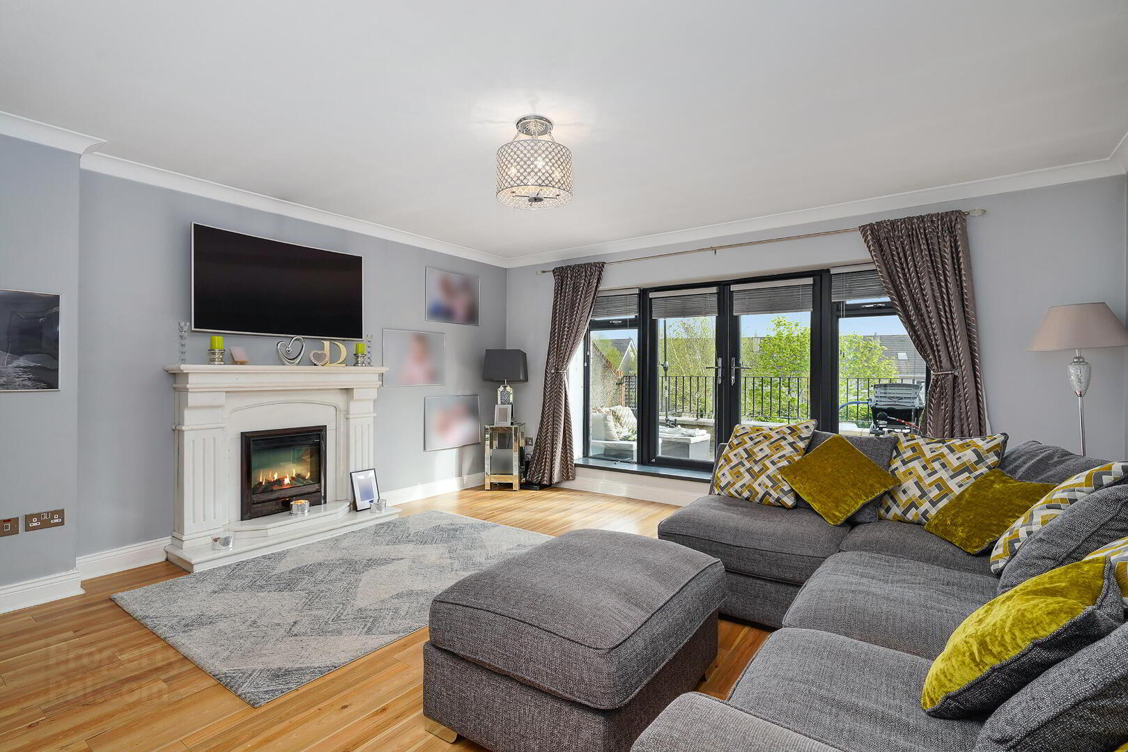70 Lanesborough Square 3 of 27