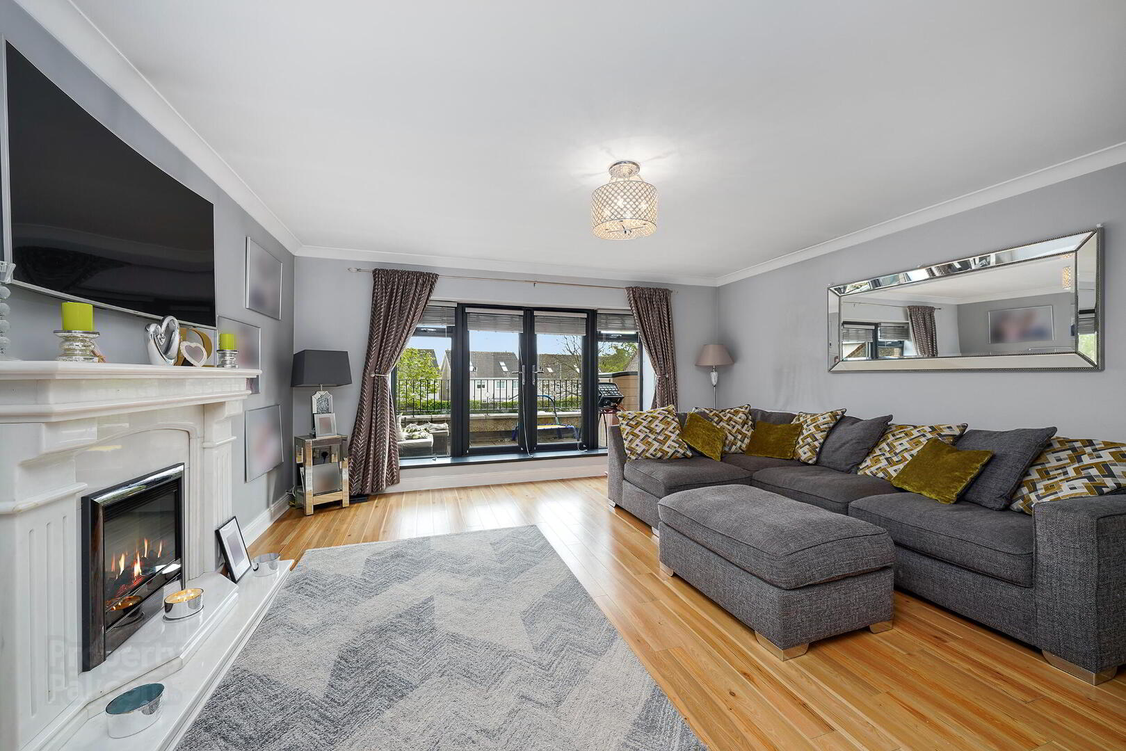 70 Lanesborough Square 5 of 27