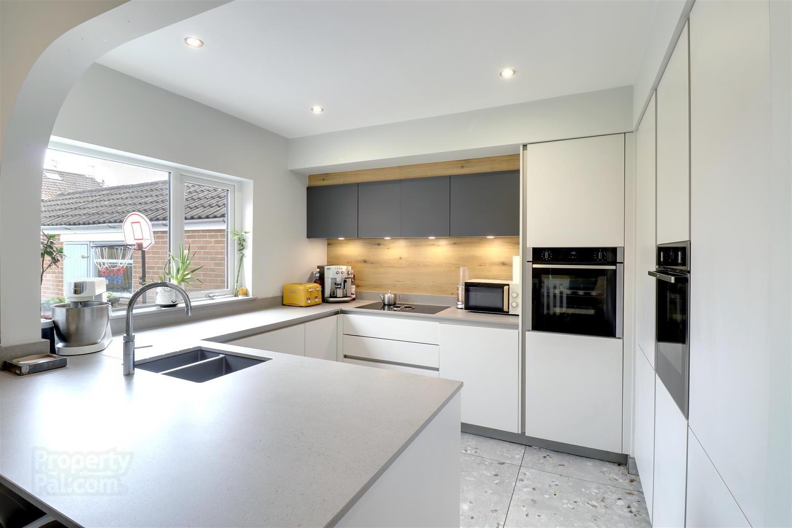 10 Roseville Avenue 2 of 22