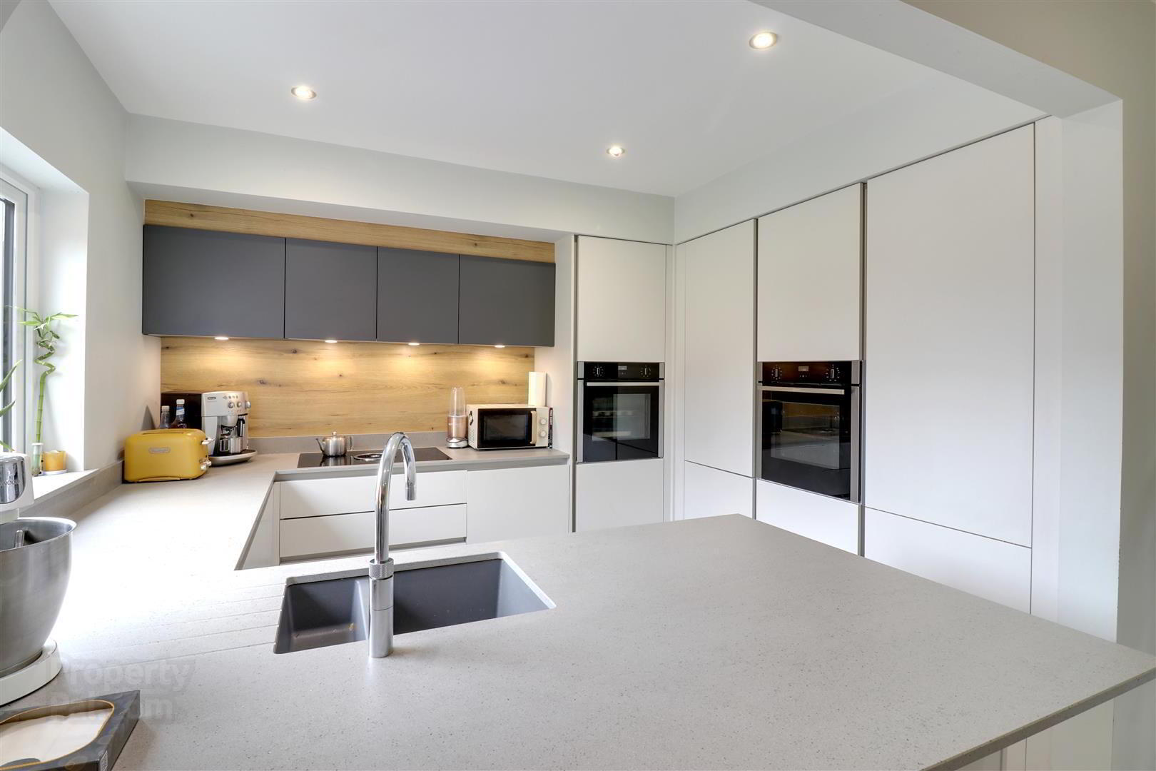 10 Roseville Avenue 3 of 22
