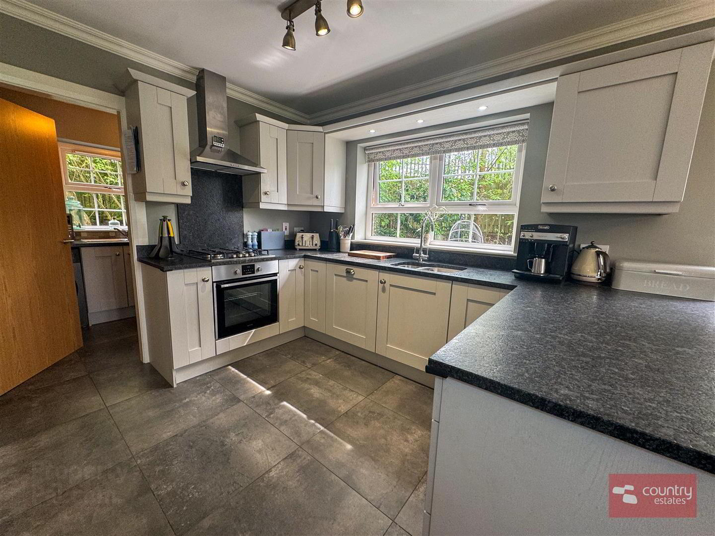 48 Springhill Meadows 15 of 39