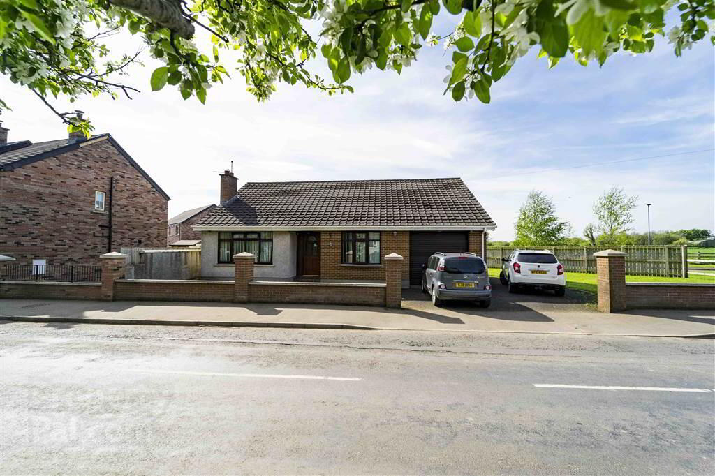 47b Halfpenny Gate Road 1 of 22