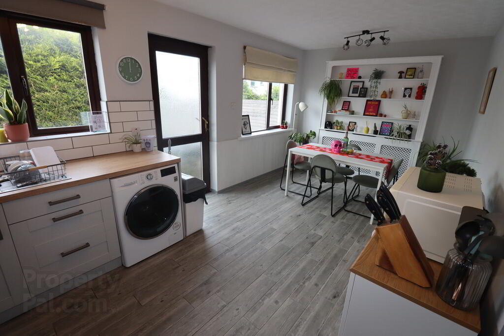 35b Kings Avenue 4 of 14