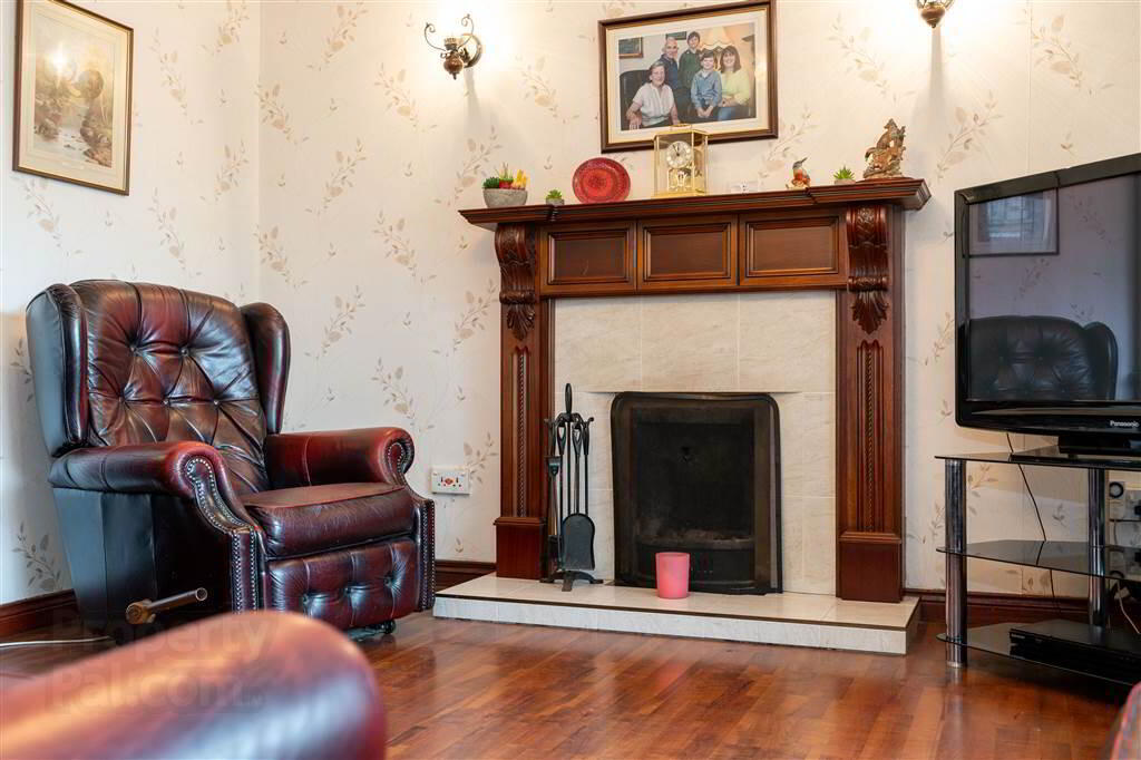 2 Brigadie Avenue 7 of 35