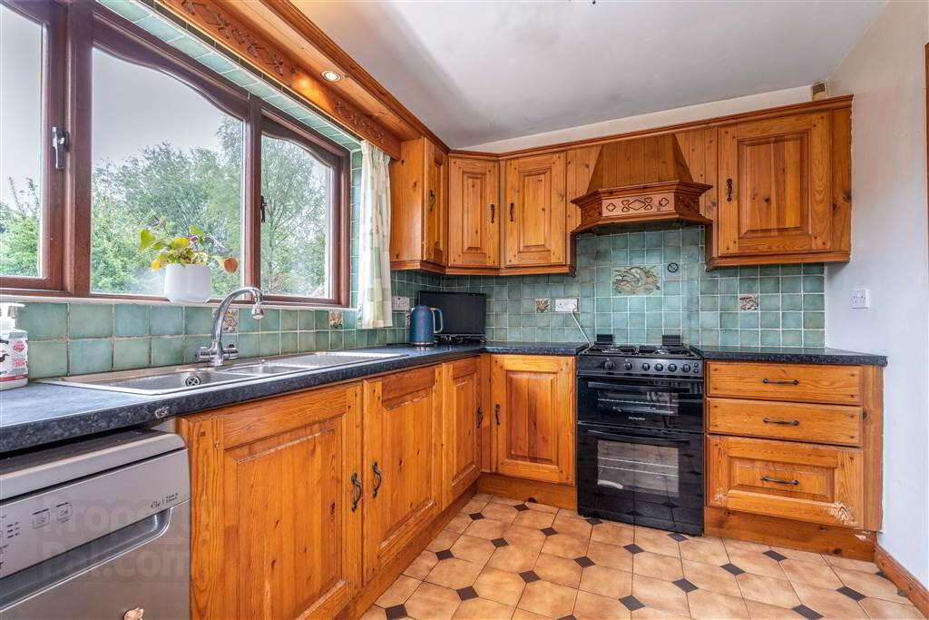 2 Brigadie Avenue 14 of 35