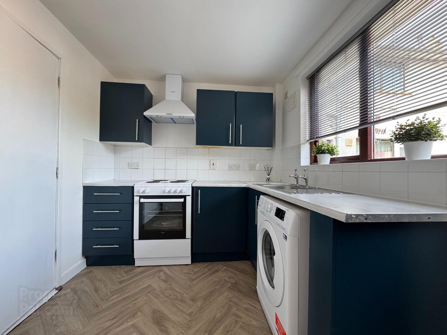 29b Glenkeen Drive 8 of 12