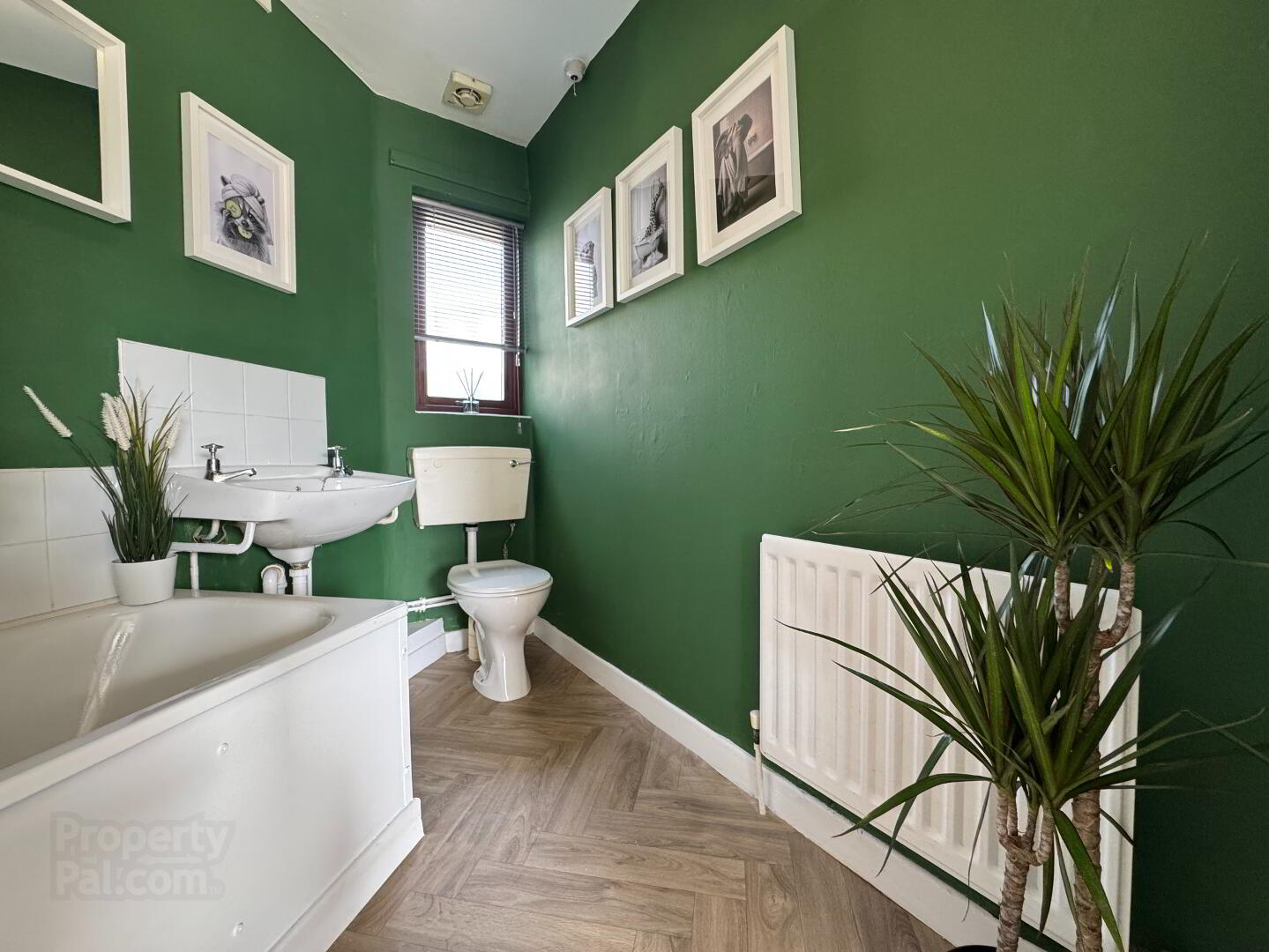 29b Glenkeen Drive 11 of 12