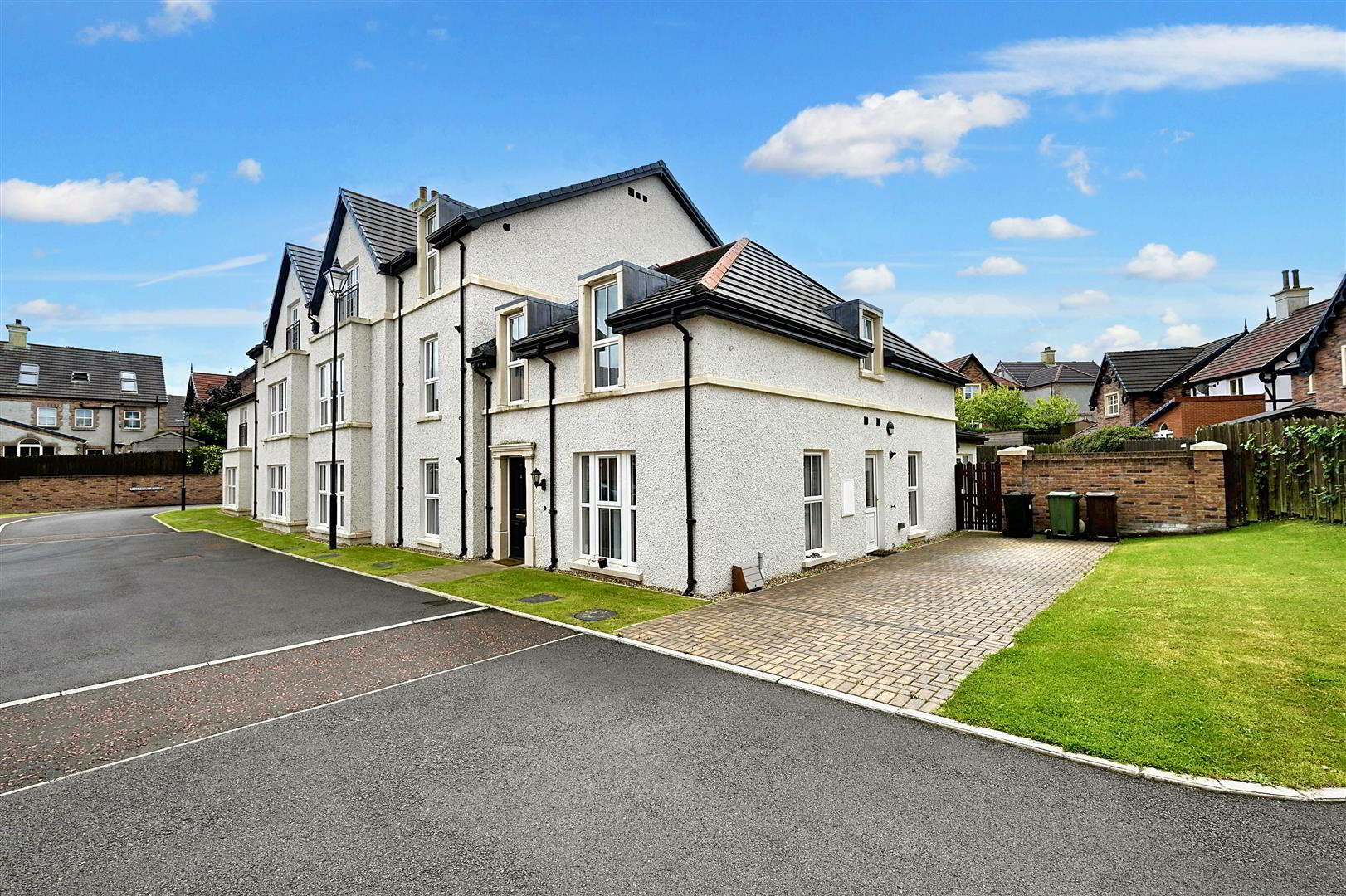 Apt 6, 15 Ballantine Square 2 of 31