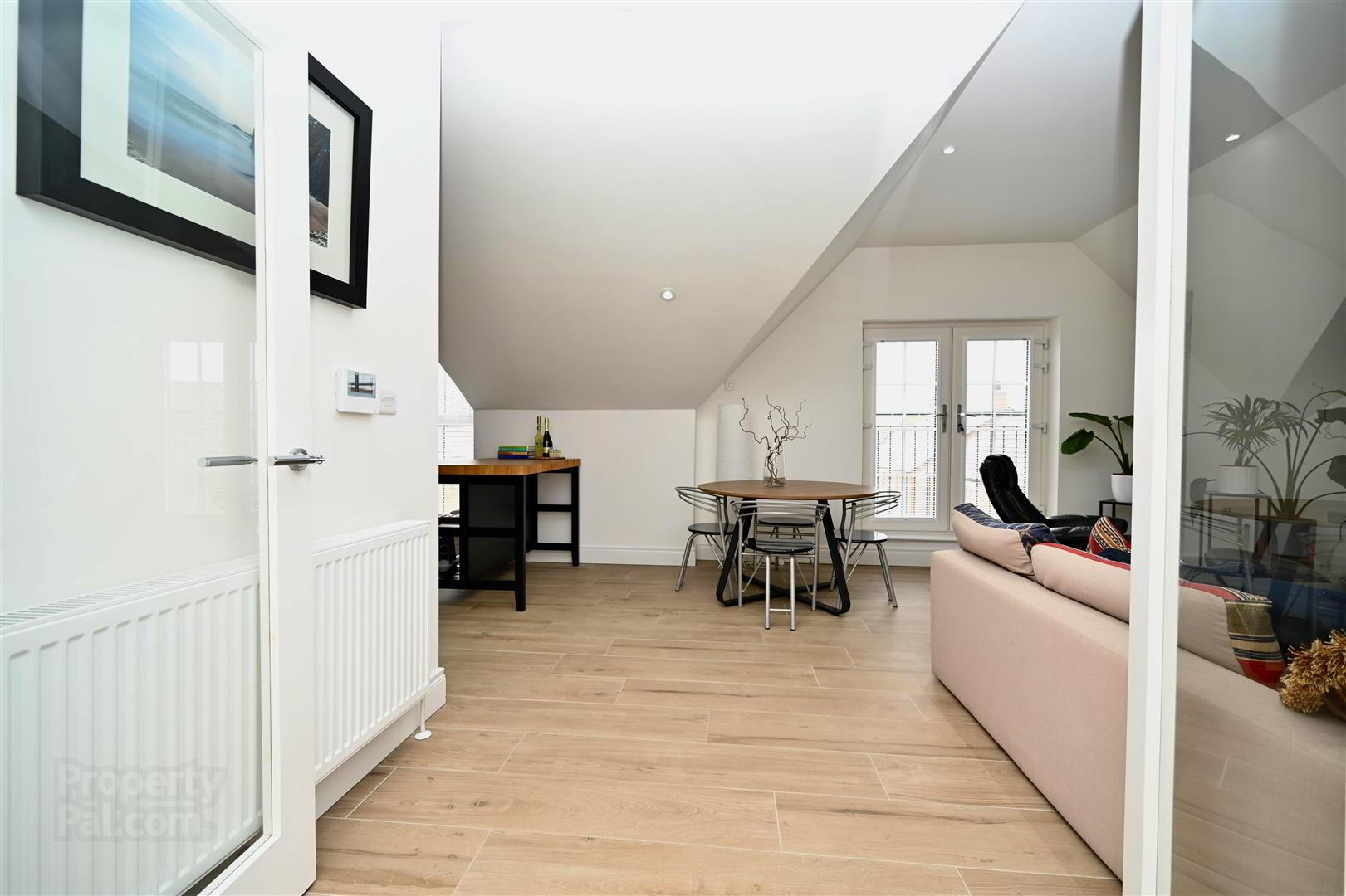 Apt 6, 15 Ballantine Square 8 of 31