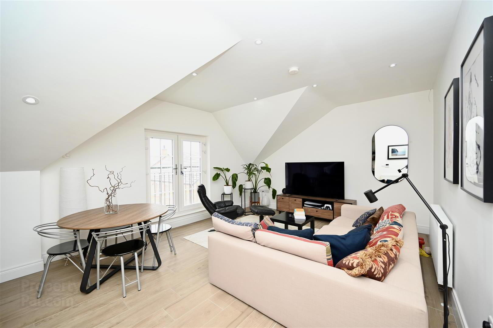 Apt 6, 15 Ballantine Square 9 of 31