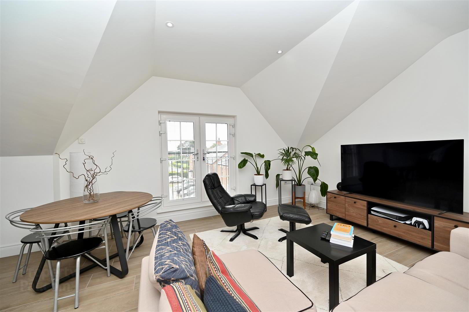 Apt 6, 15 Ballantine Square 10 of 31