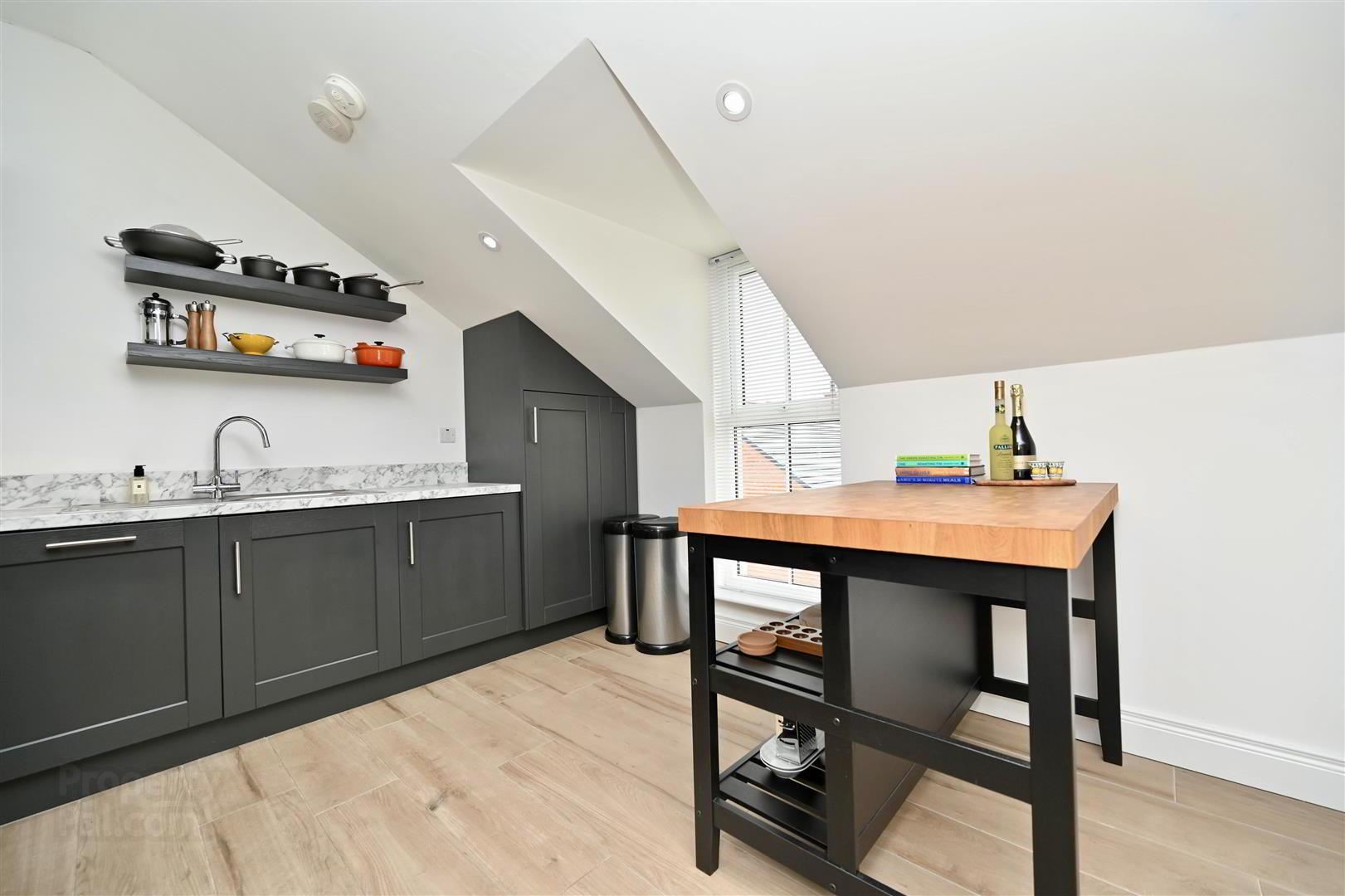 Apt 6, 15 Ballantine Square 15 of 31
