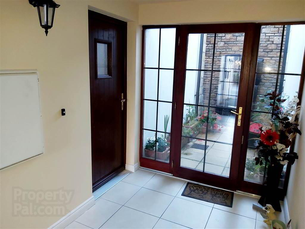 11 Broomhill Courtyard 1 of 7