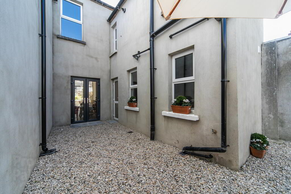69 Surrey Street 23 of 26