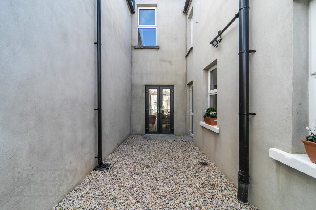 69 Surrey Street 22 of 26
