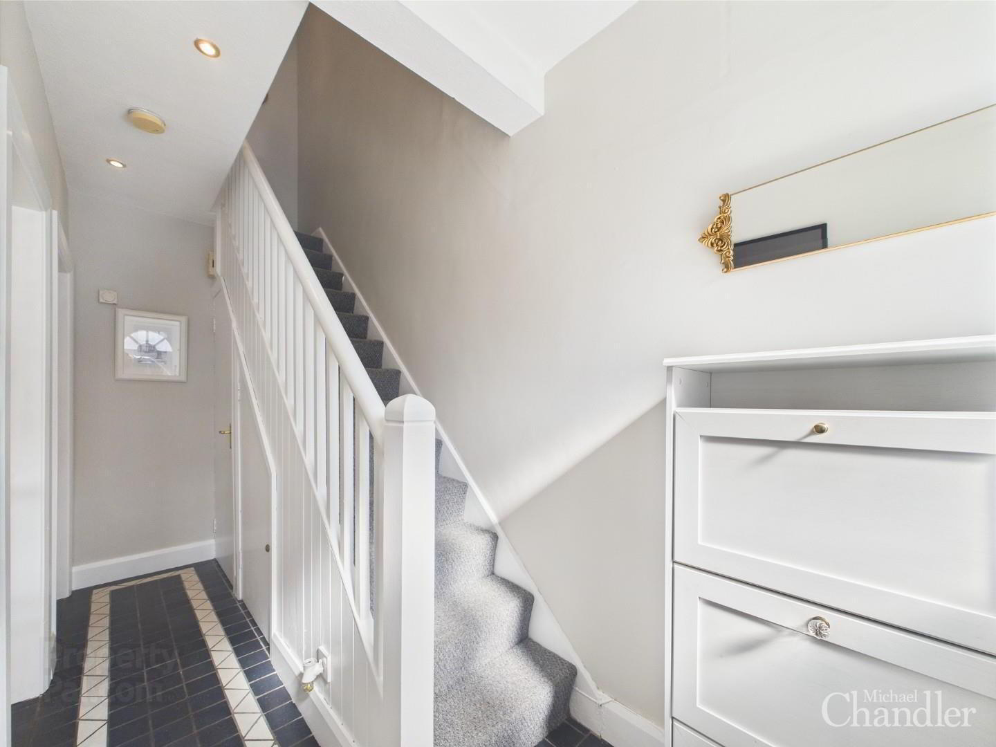 19 Sunnyside Drive 2 of 14