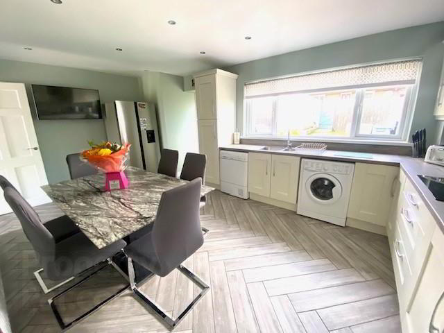 14 Drumlaheen Crescent 5 of 16