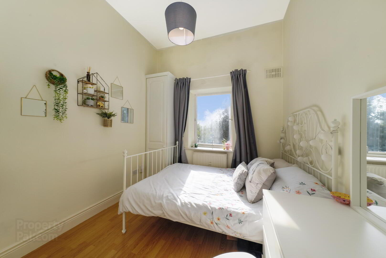 16 Finn Eber Square 15 of 20