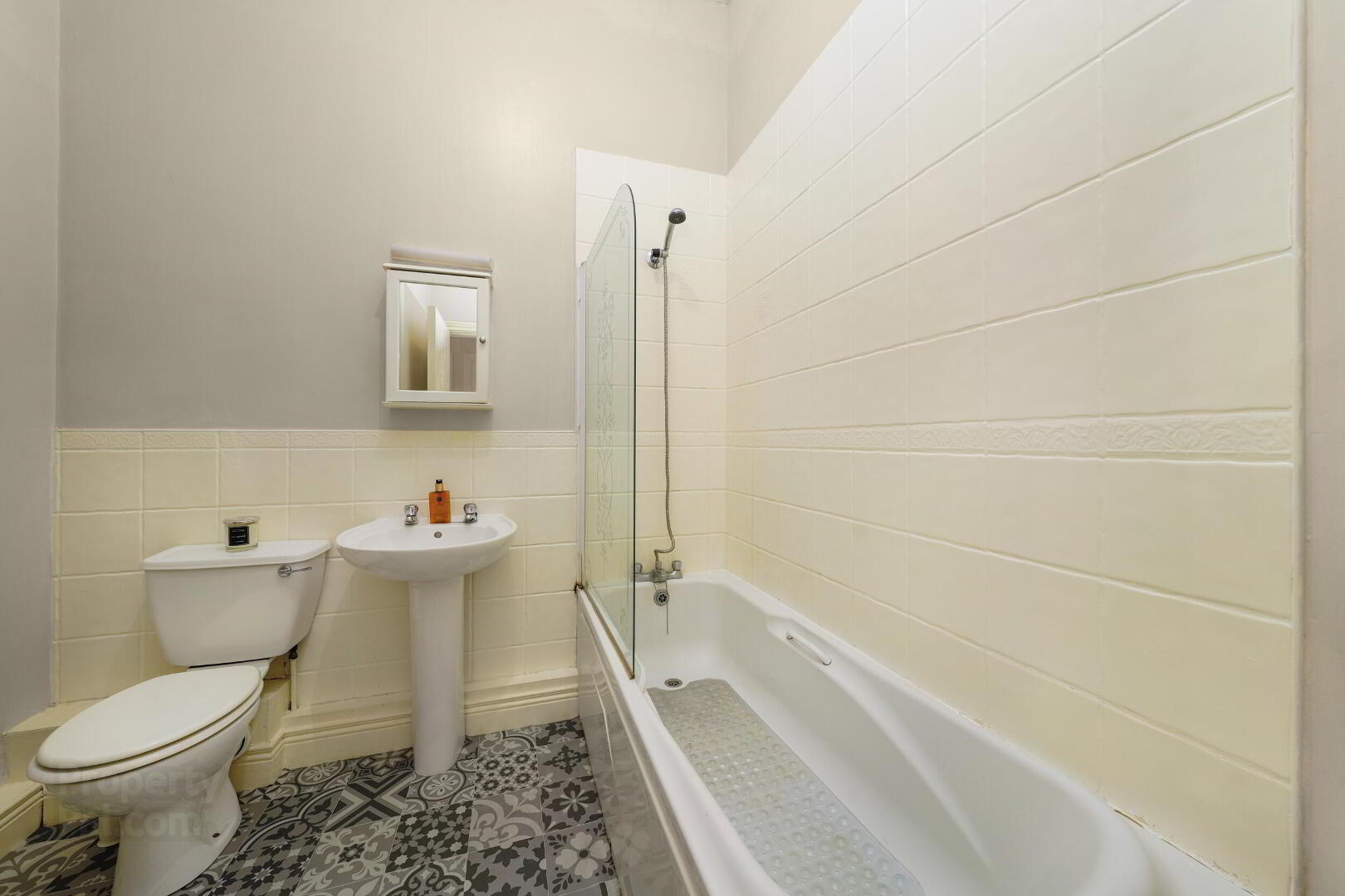 16 Finn Eber Square 18 of 20