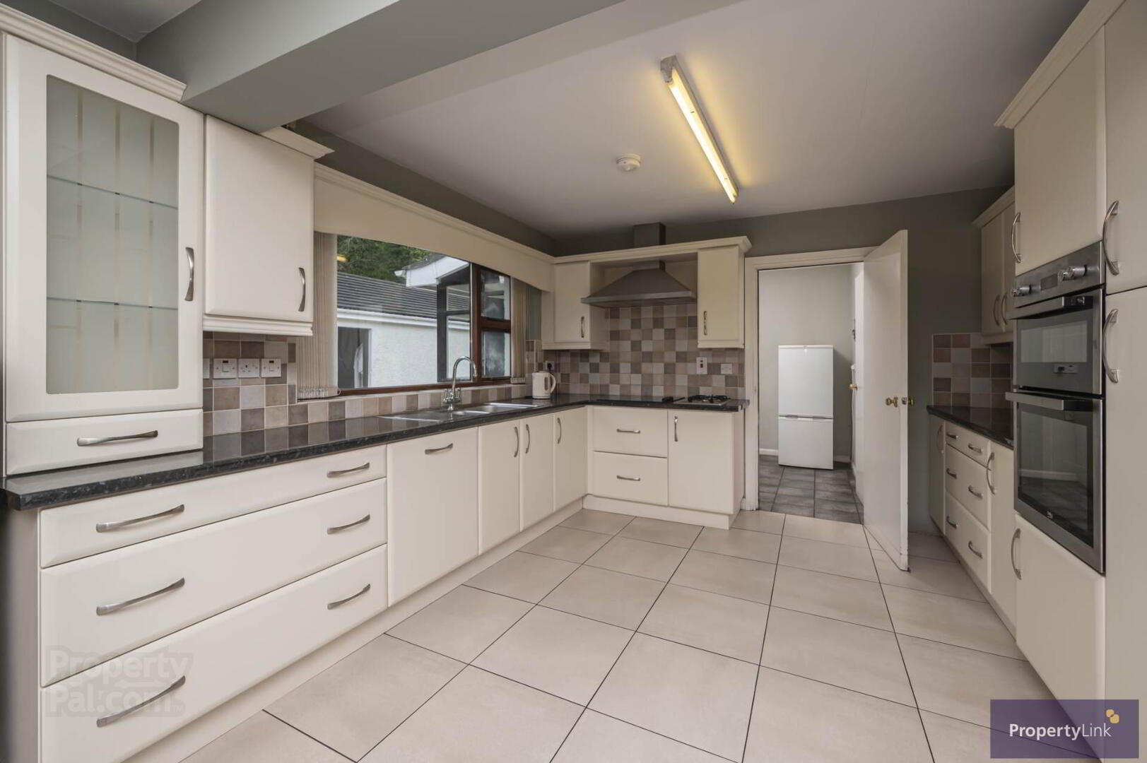 11 Lissheffield Road 3 of 27