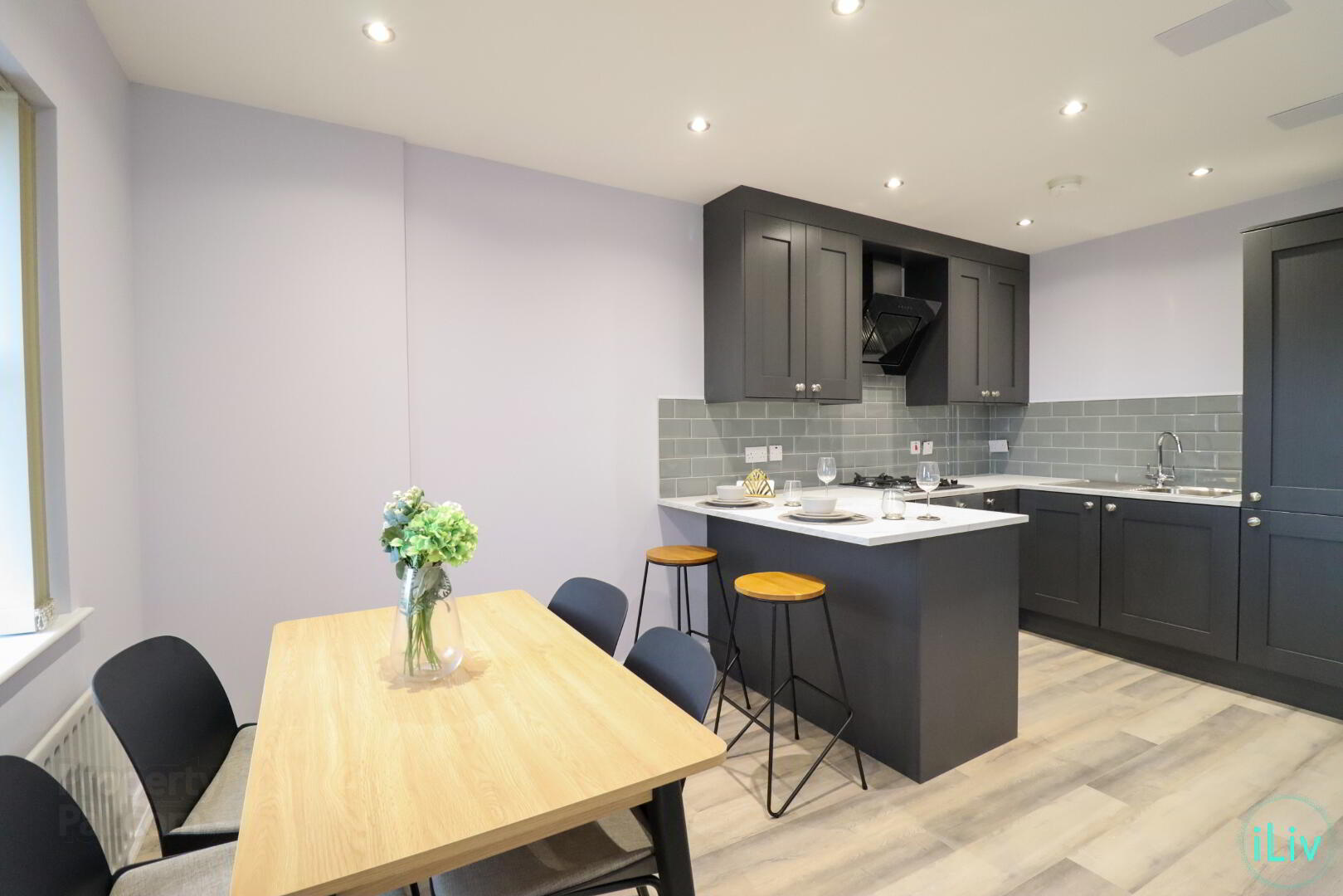 701 College Court Central, 56 King Street 4 of 13