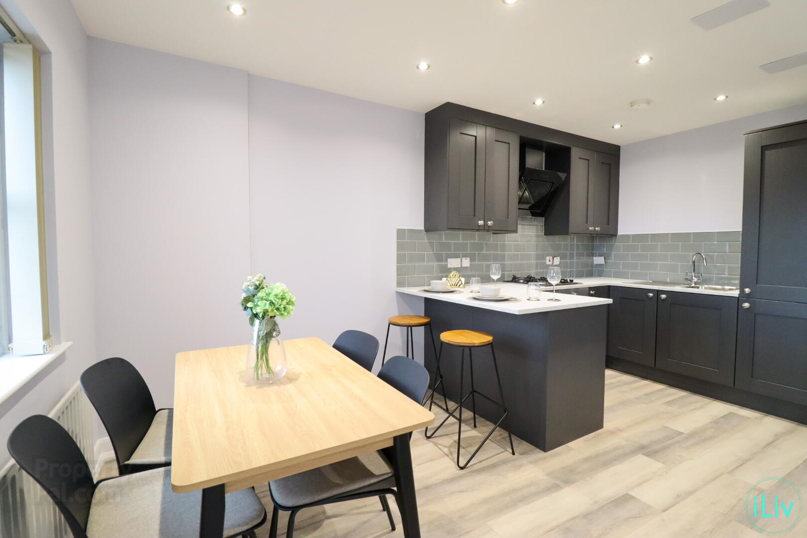 701 College Court Central, 56 King Street 7 of 13