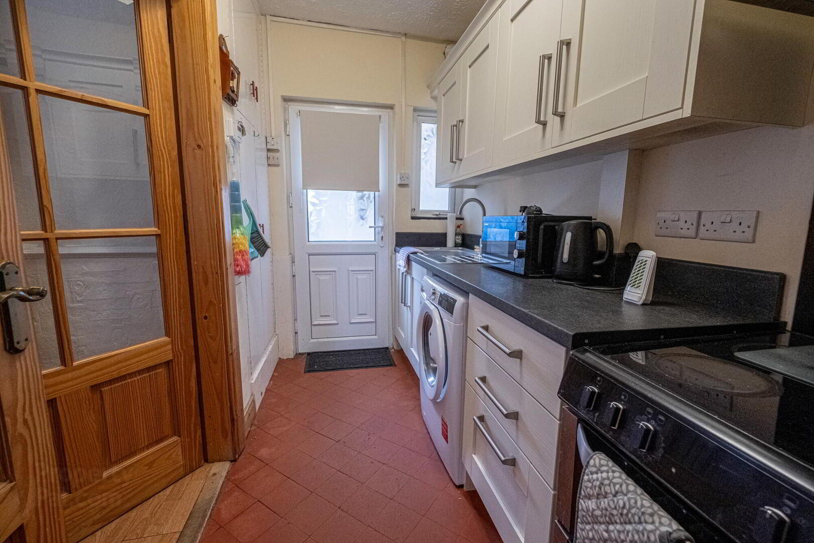 38 Glen Road 5 of 14