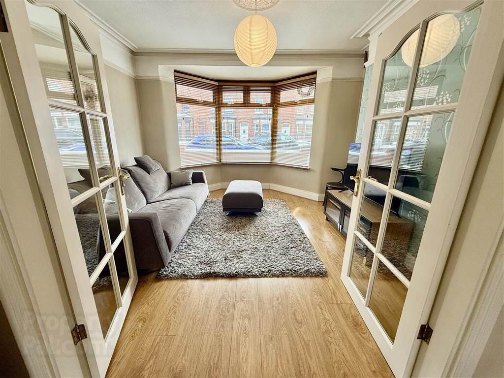 238 Ravenhill Avenue 6 of 21