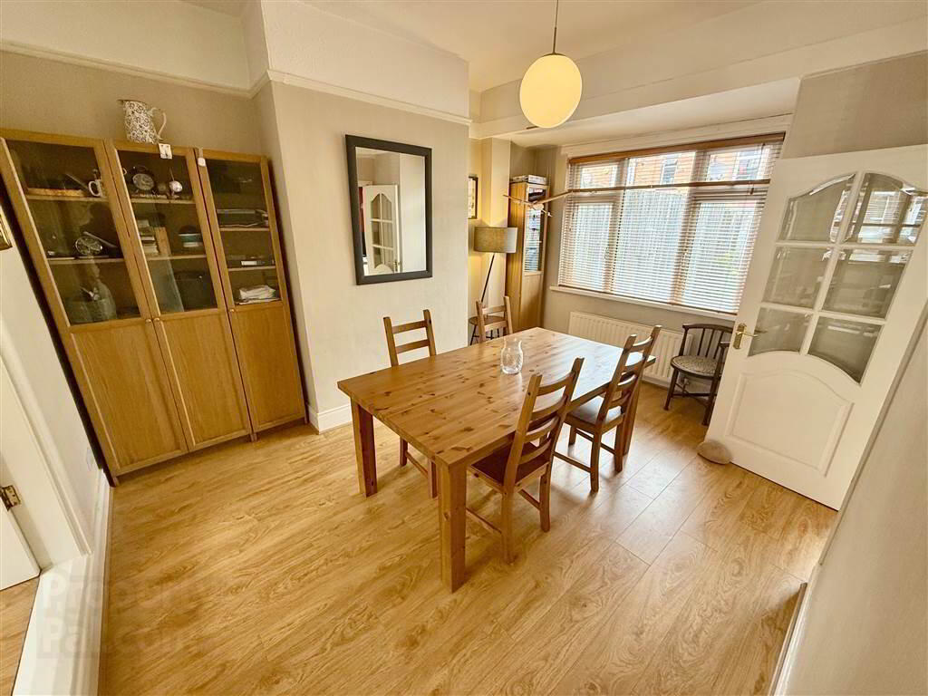 238 Ravenhill Avenue 4 of 21