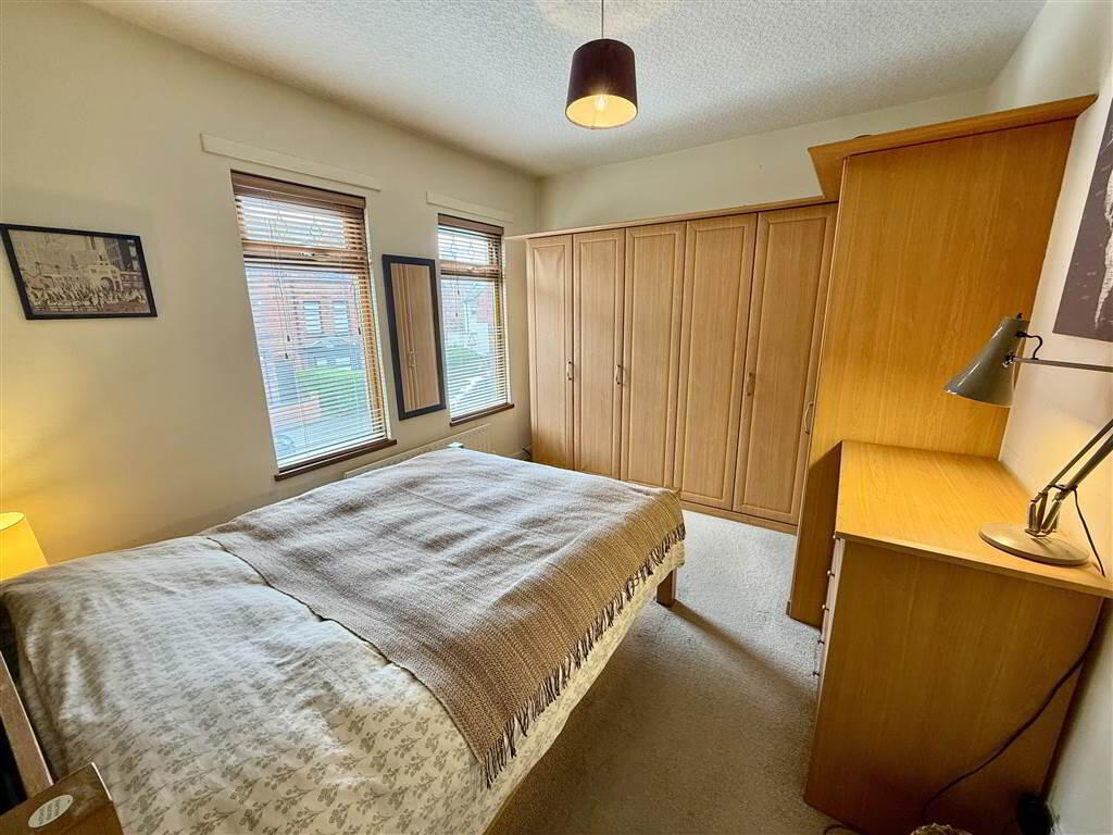 238 Ravenhill Avenue 13 of 21