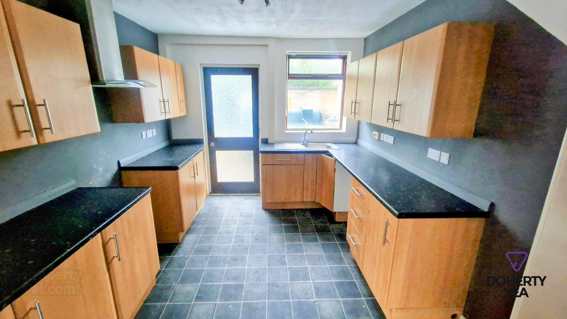32 Abbots Gardens 4 of 7