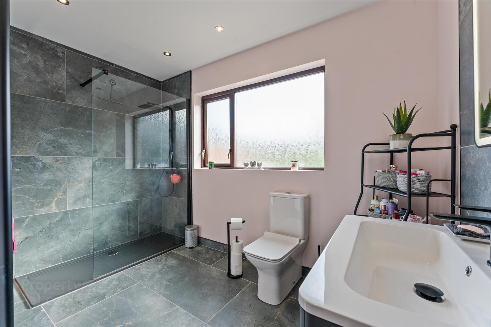 6 Hydepark Lane 18 of 22