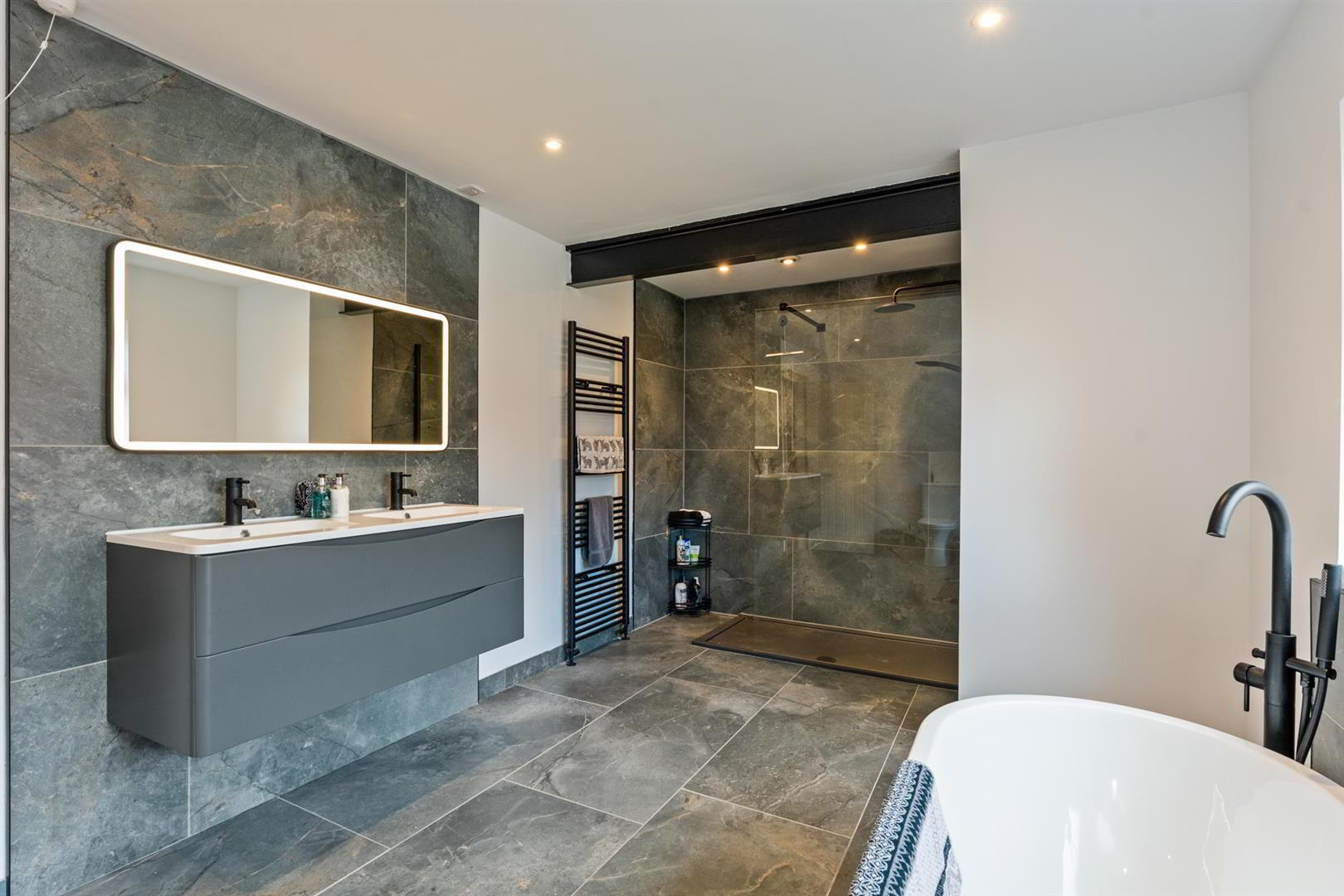 6 Hydepark Lane 8 of 22