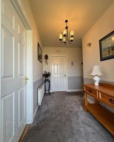 17 Hollywood Grove 4 of 41