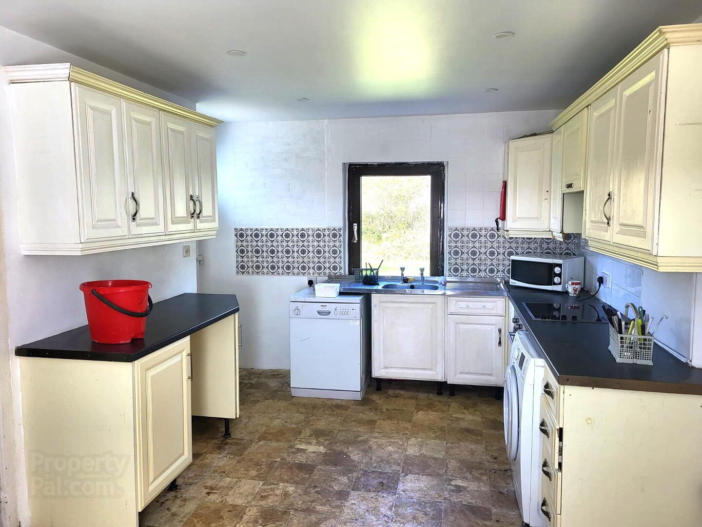 Cullens Cottage 3 of 8