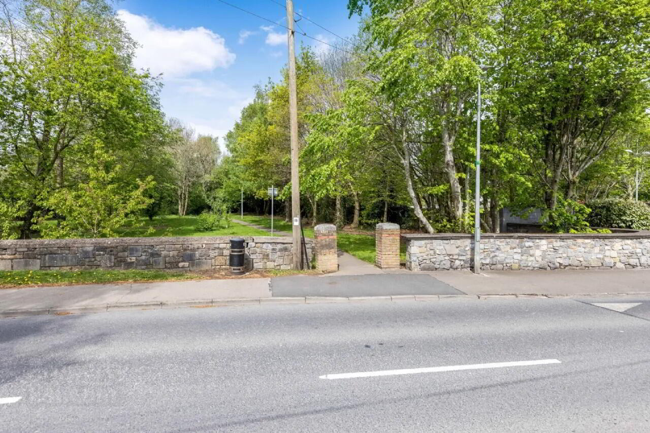 29 Cluain Ri 25 of 25