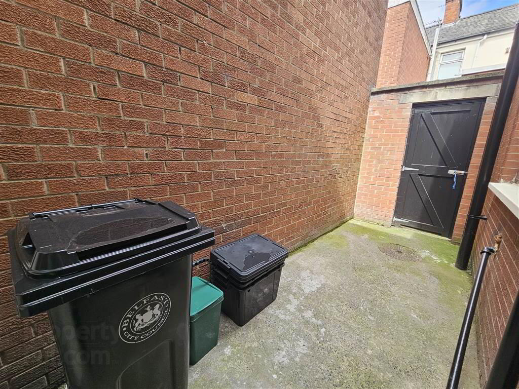 45 Beechmount Parade 6 of 11