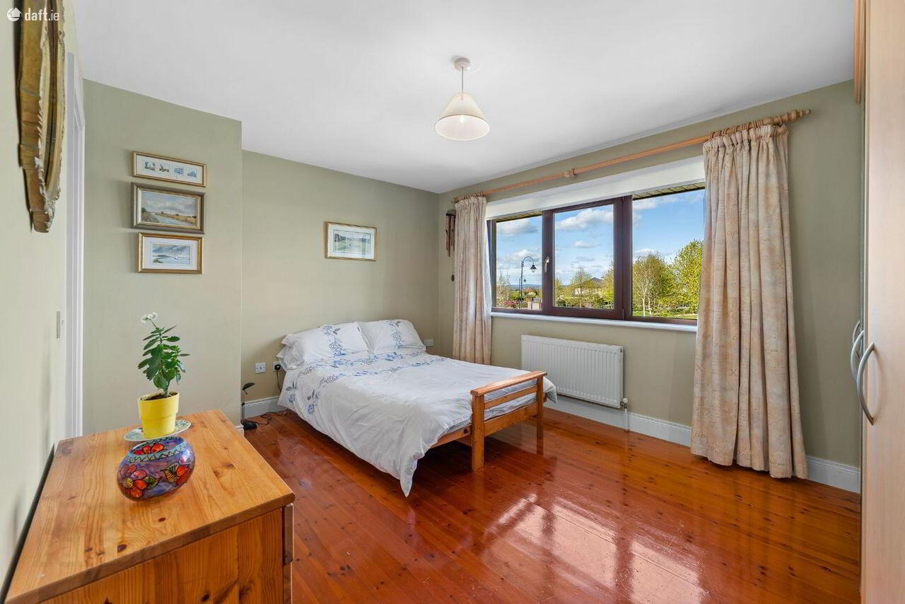 38 Heatherfield 18 of 27