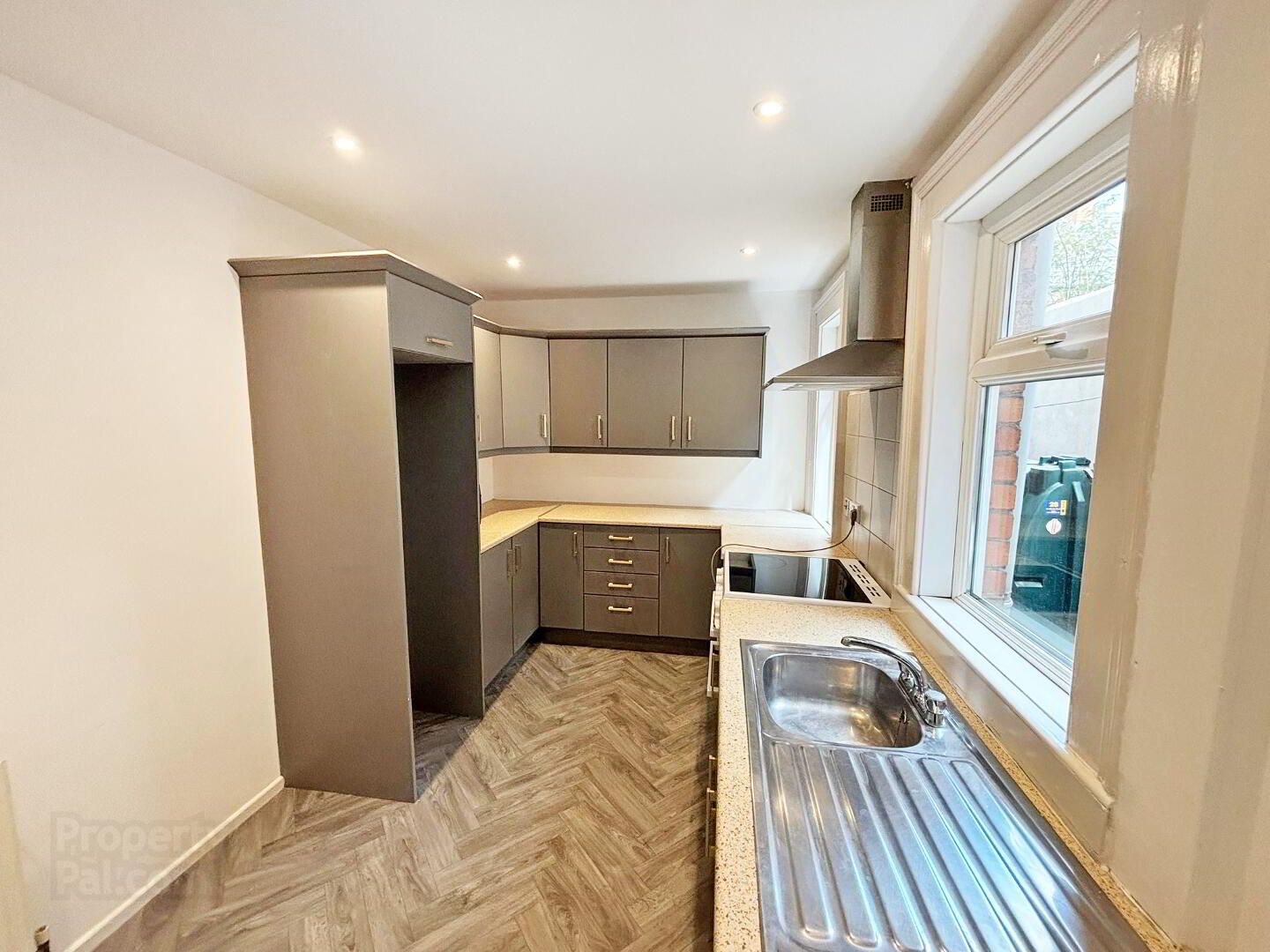 200 Ravenhill Avenue 6 of 13