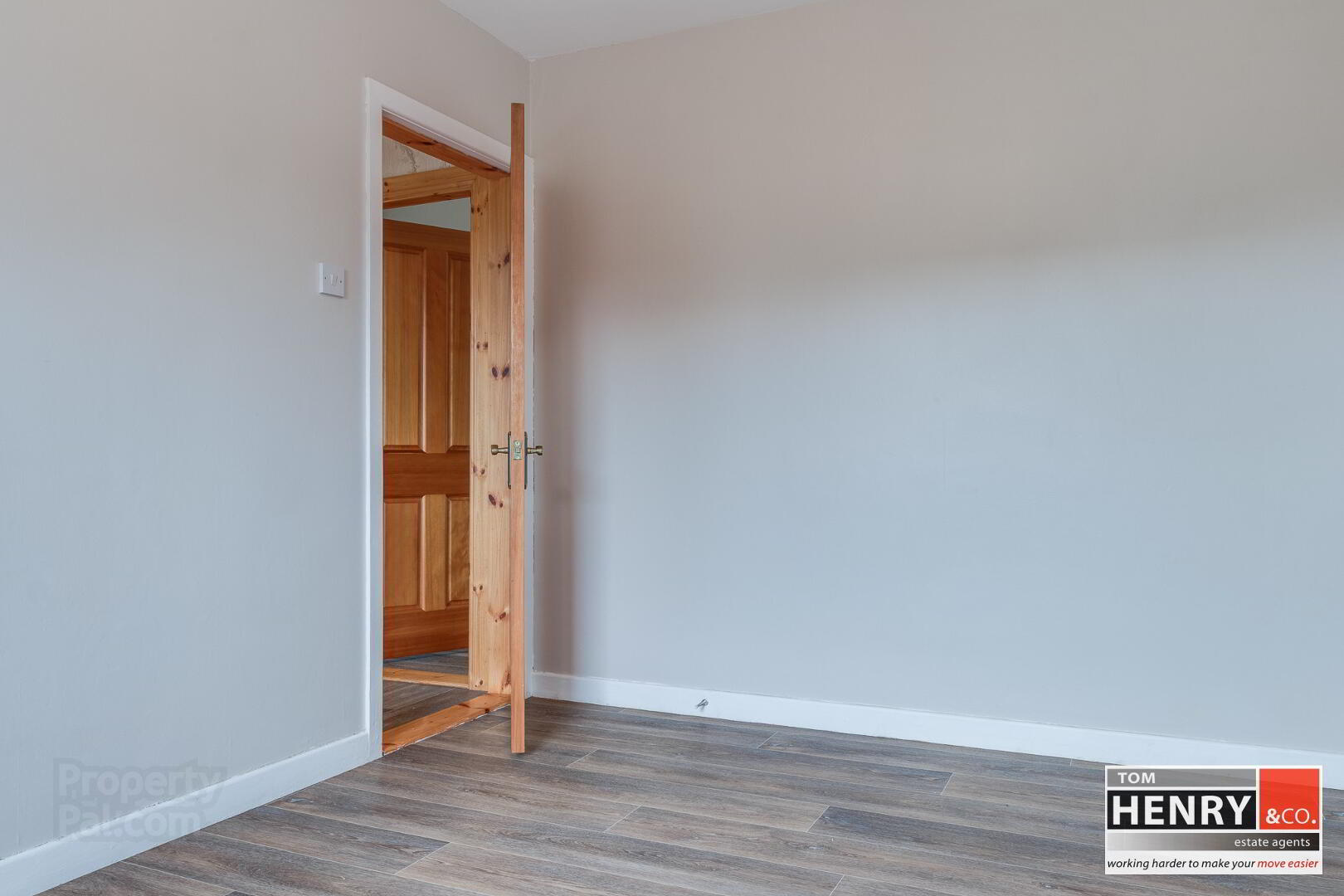 18 Trewmount Road 25 of 45